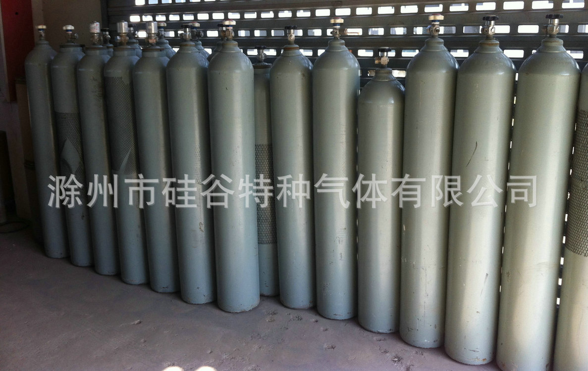 A high purity gas used as a zero point gas