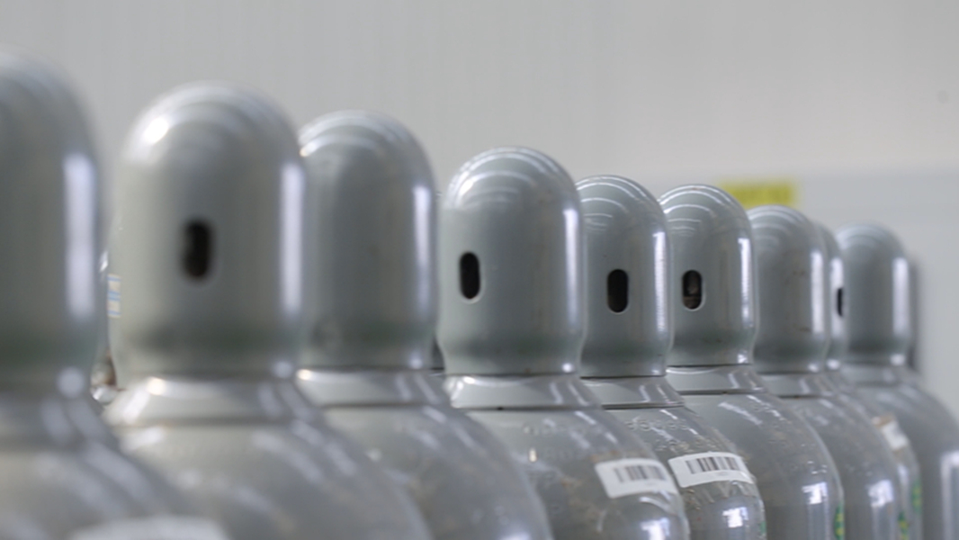 Safety management of standard gas distrib...