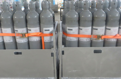 How is hydrogen chloride gas stored
